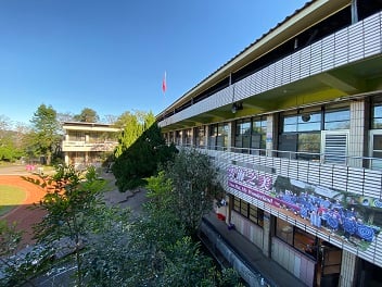「偏鄉學校行動書車巡迴講座」第二場開進飄散桂花香氣的雲海國小 「偏鄉學校行動書車巡迴講座」第二場開進飄散桂花香氣的雲海國小