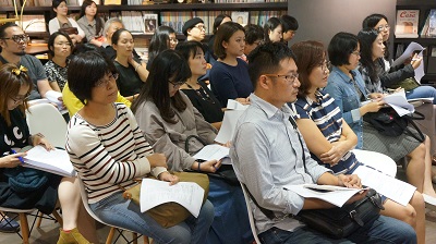 出版社出席踴躍,座無虛席。 出版社出席踴躍,座無虛席。