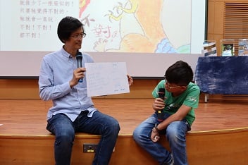 一張張或笑或靦腆的臉孔，透過作品童言童語分享了他們生活世界的種種，令人莞爾