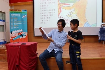 一張張或笑或靦腆的臉孔，透過作品童言童語分享了他們生活世界的種種，令人莞爾