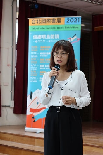 蓬萊國小校長林恩惠，開場分享讀過《小輓》兩遍的心得
