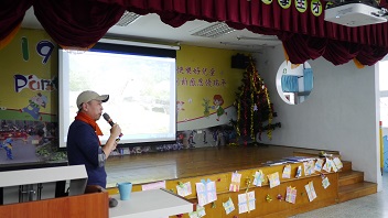 2. 圖說：湯姆牛來到瑞平國小演講